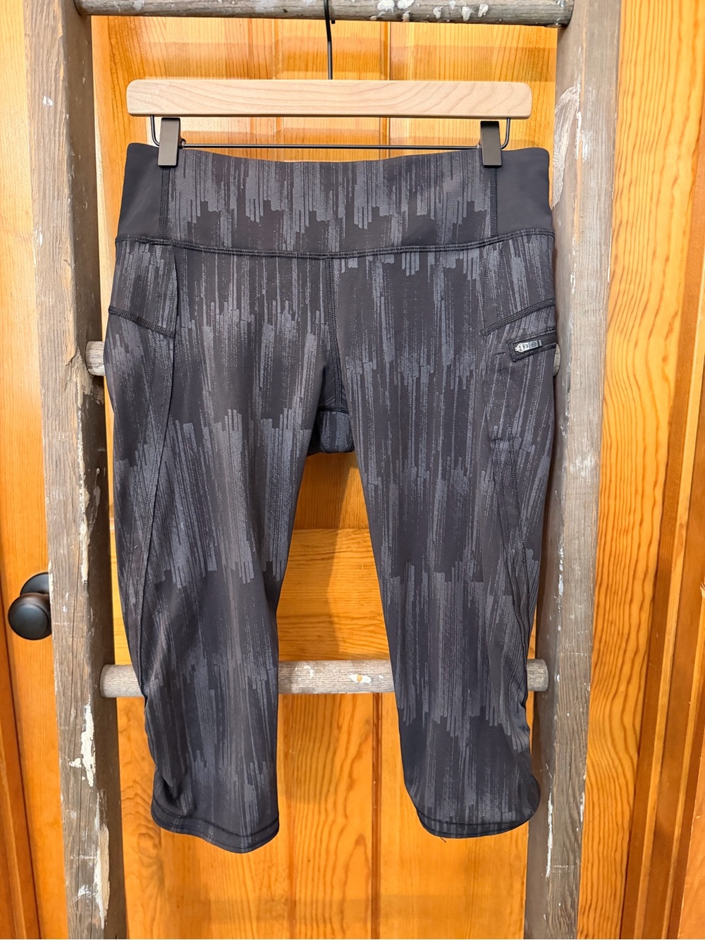 lululemon women’s size 8 black crop leggings